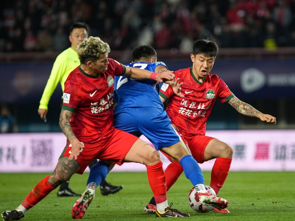 网页版入口-包含国脚集体脱引：世界杯外围赛已报名远征战忧心重重的词条