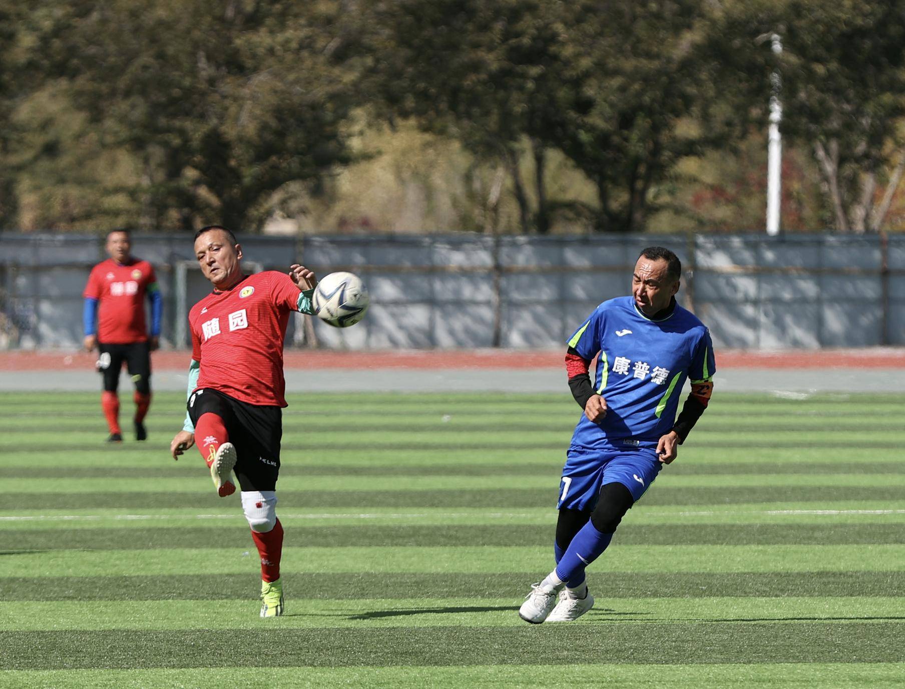 战无不胜：足球赛区顶级球队奋起直追(战无不胜歌曲)