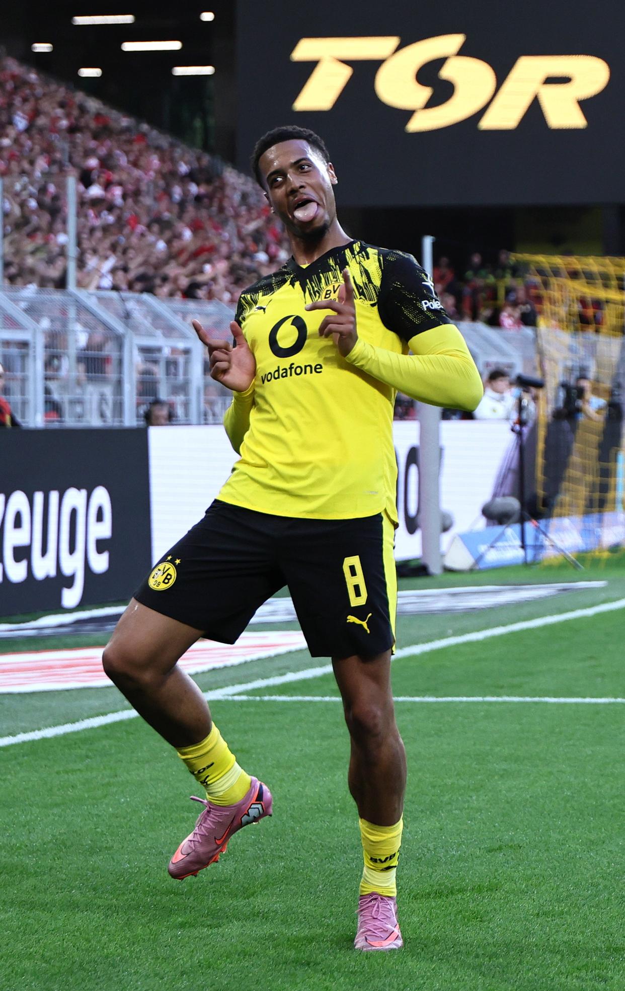 线上娱乐-多特蒙德备战主场关键战，全力争胜收获(多特蒙德现阵容)