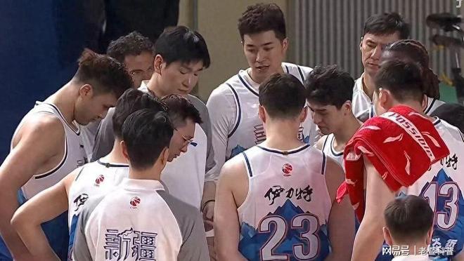 包含新疆男篮胜出，彰显团队实力与默契般配的词条